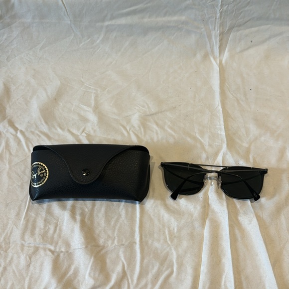 Black Ray-Ban Clubmaster Sunglasses - Picture 4 of 7